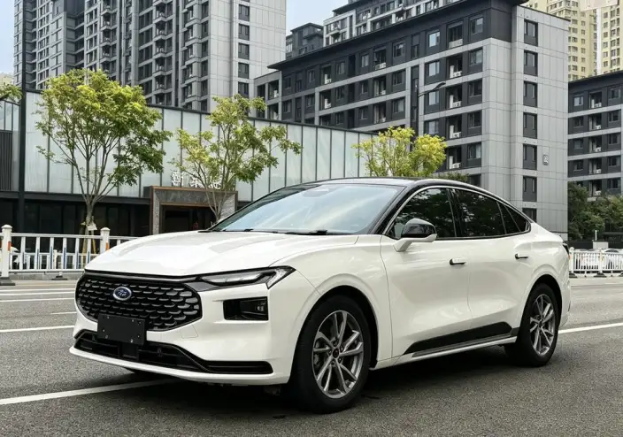 Ford Mondeo 2023 Model EcoBoost 245 Luxury Model – фото 1