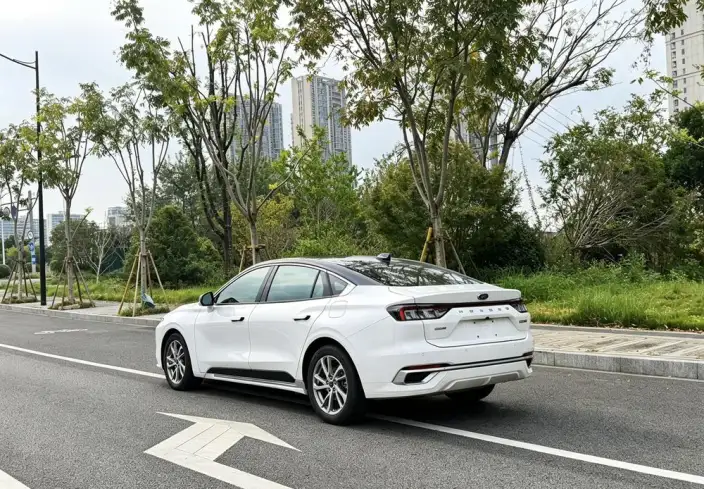 Ford Mondeo 2023 Model EcoBoost 245 Luxury Model – фото 4