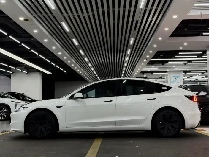 Model 3 2025 Model Facelift Rear-wheel drive version – фото 4