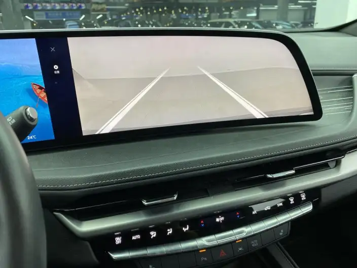 Cadillac XT4 2024 Model 28T 2WD Luxury Model – фото 9