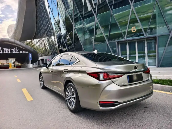 Lexus ES 2024 Model 200 Premium – фото 4