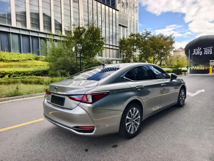 Lexus ES 2024 Model 200 Premium – фото 6