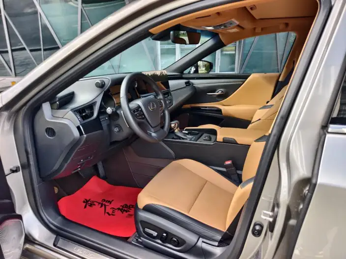 Lexus ES 2024 Model 200 Premium – фото 8
