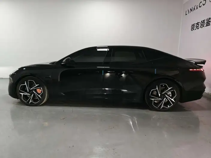 **Lynk & Co Z10** 2025 Model 95kWh 702km 4WD Halo