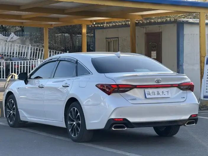 Toyota Avalon 2023 Model 2.5L Automatic Deluxe Edition – фото 4
