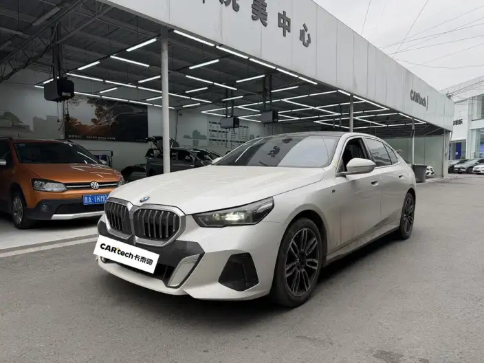 BMW 5 Series 2025 Model 525Li M Sports Set – фото 1