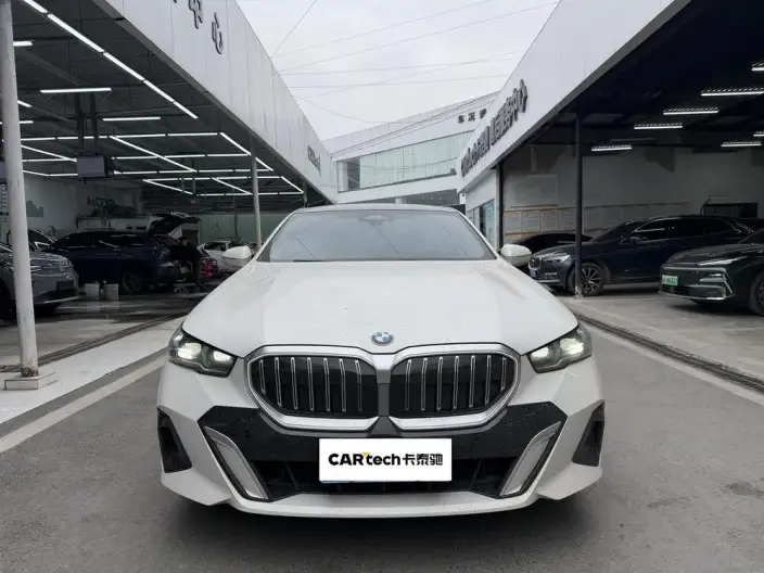 BMW 5 Series 2025 Model 525Li M Sports Set – фото 2