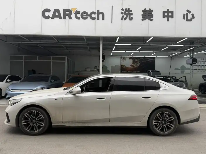 BMW 5 Series 2025 Model 525Li M Sports Set – фото 3