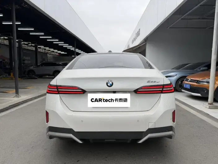 BMW 5 Series 2025 Model 525Li M Sports Set – фото 4