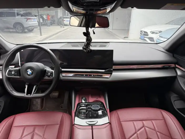 BMW 5 Series 2025 Model 525Li M Sports Set – фото 8