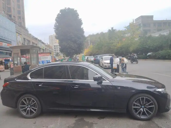 BMW 3 Series 2026 Model 325i M Sports Set – фото 4