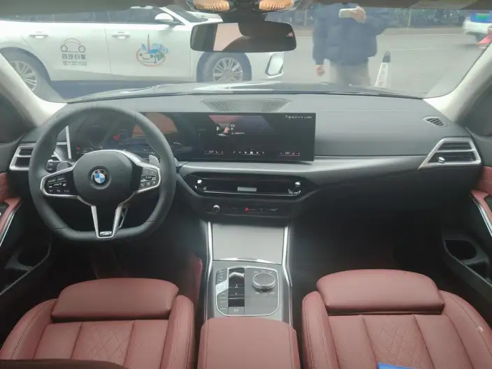 BMW 3 Series 2026 Model 325i M Sports Set – фото 7