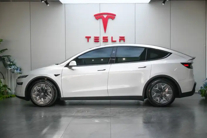Model Y L 2026 Model Standard Edition – фото 3