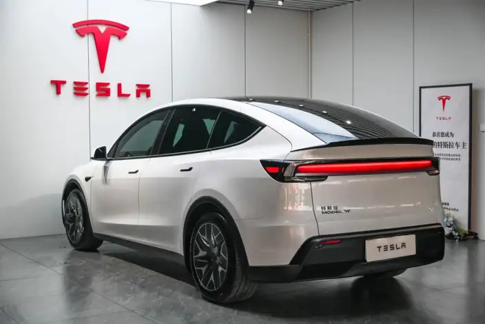 Model Y L 2026 Model Standard Edition – фото 4