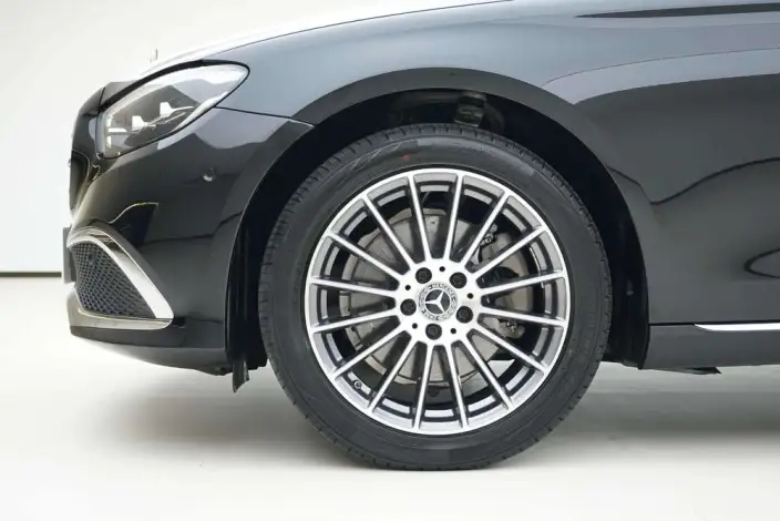 Mercedes-Benz E-Class 2023 Model E 260 L 4MATIC sedan – фото 8