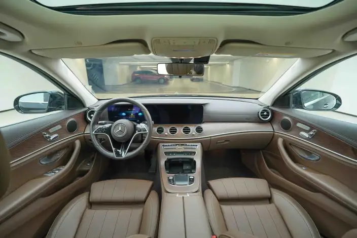 Mercedes-Benz E-Class 2023 Model E 260 L 4MATIC sedan – фото 9