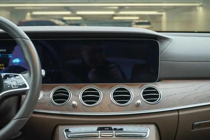 Mercedes-Benz E-Class 2023 Model E 260 L 4MATIC sedan – фото 10