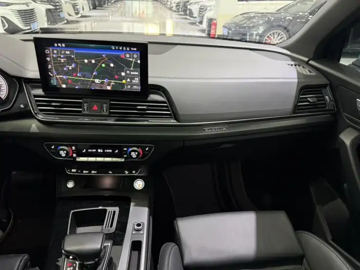 Audi Q5L 2024 Model 40TFSI Luxury Dynamic Model – фото 10