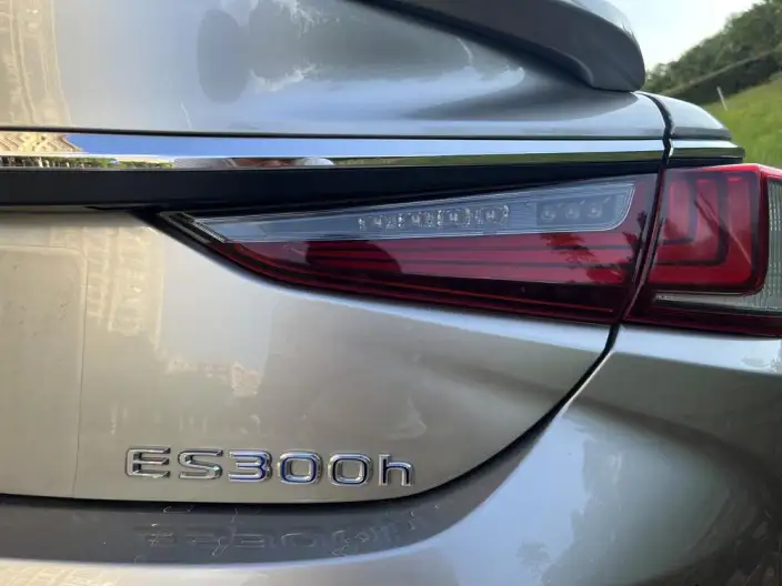 Lexus ES 2021 Model 300h Superior Edition – фото 5