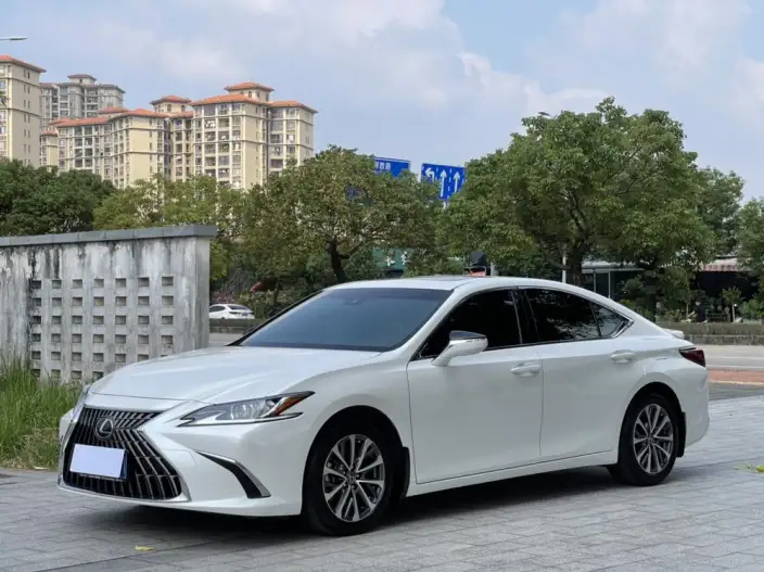 Lexus ES 2022 Model 300h Superior Edition – фото 1