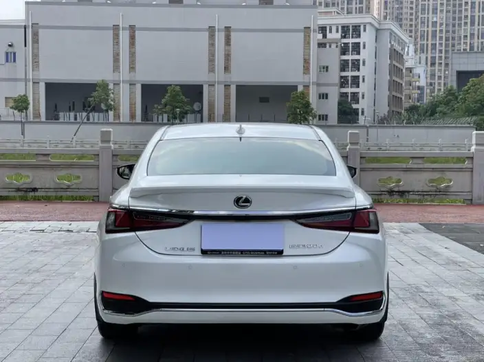 Lexus ES 2022 Model 300h Superior Edition – фото 5