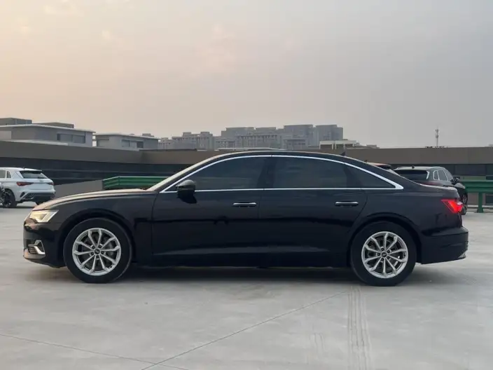 Audi A6L 2023 Model 40 TFSI Luxury Dynamic Model – фото 3