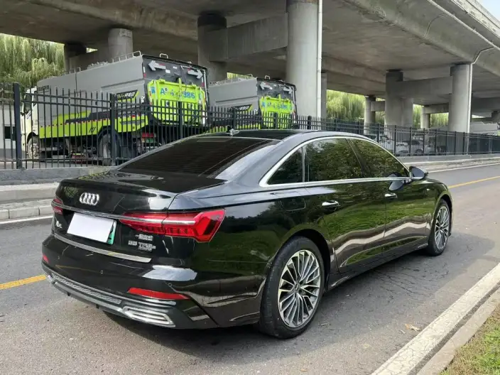 Audi A6L PHEV 2022 Model 55 TFSI e quattro – фото 6