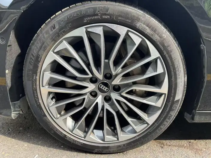 Audi A6L PHEV 2022 Model 55 TFSI e quattro – фото 8