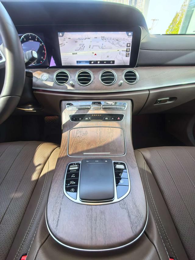 Mercedes-Benz E-Class 2023 E 300 L Luxury Sedan – фото 8