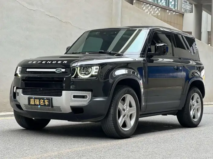 Land Rover Defender 2022 Model 90 P300 SE