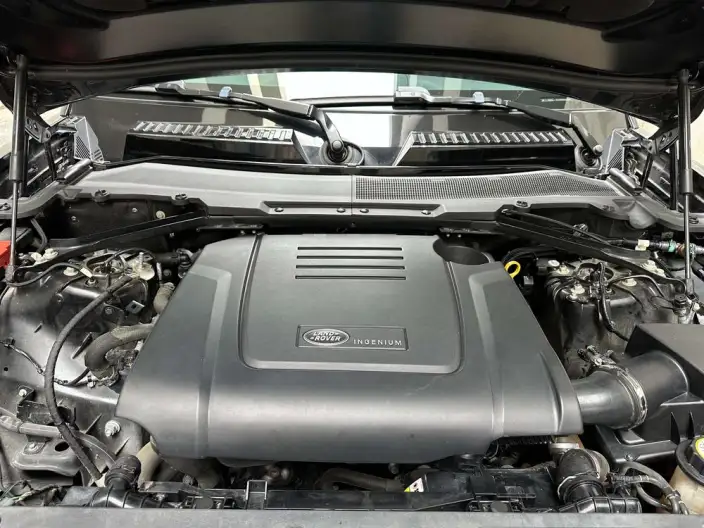 Land Rover Defender 2022 Model 90 P300 SE – фото 6