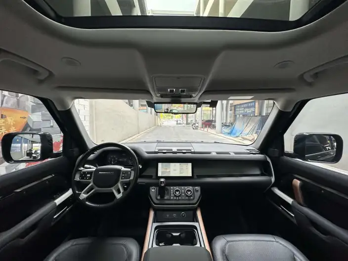 Land Rover Defender 2022 Model 90 P300 SE – фото 9