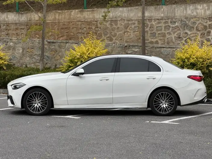 Mercedes-Benz C-Class 2025 Model C 260 L Sports Edition 4MATIC – фото 3