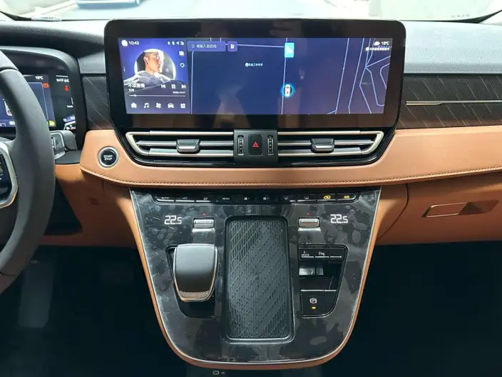 HONGQI HQ9 PHEV 2024 Model 4WD Business Edition – фото 10
