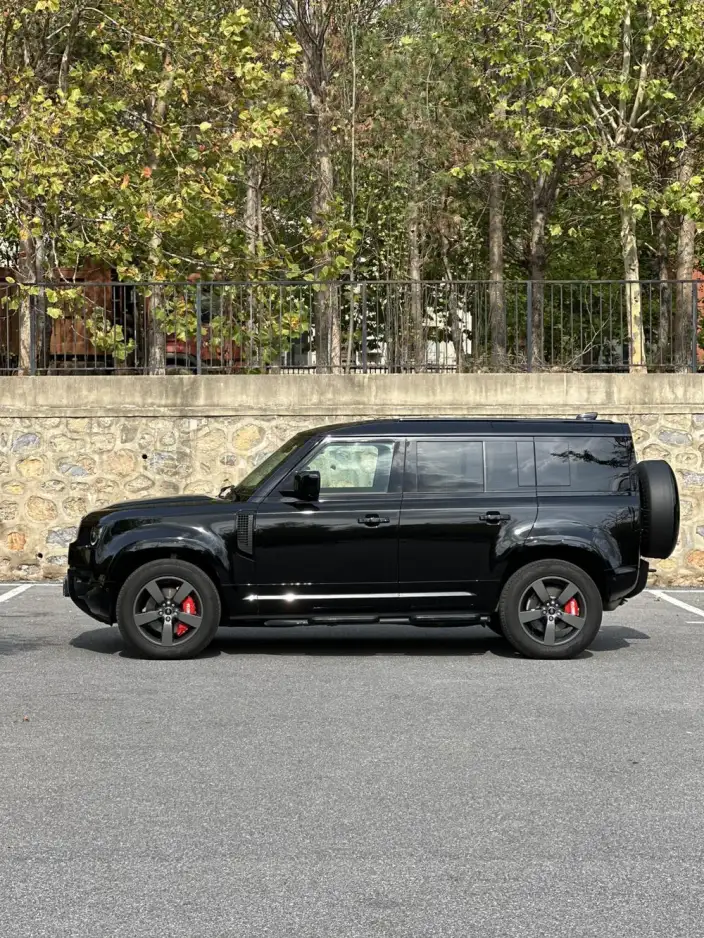 Land Rover Defender 2025 Model 110 3.0T P400 HSE X-Dynamic