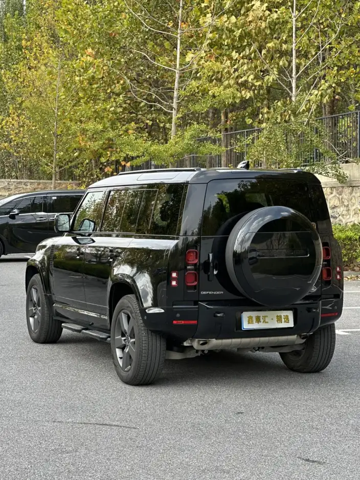 Land Rover Defender 2025 Model 110 3.0T P400 HSE X-Dynamic
