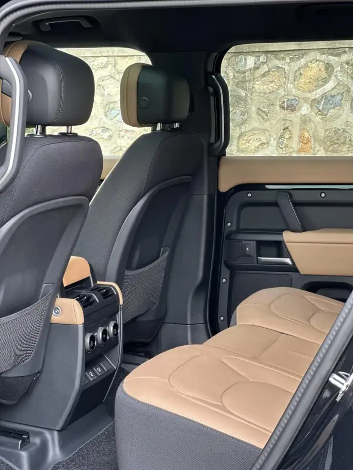 Land Rover Defender 2025 Model 110 3.0T P400 HSE X-Dynamic – фото 10