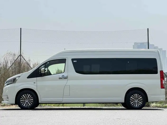 Hiace 2022 Model 3.5L Automatic Rear Drive 7 seat Parallel Imported – фото 3