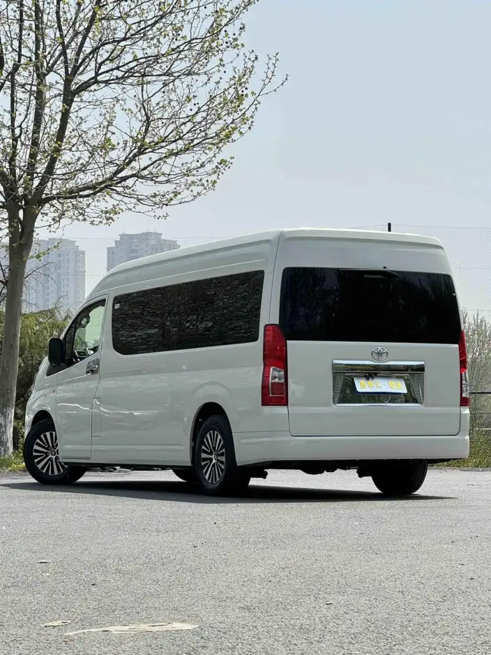 Hiace 2022 Model 3.5L Automatic Rear Drive 7 seat Parallel Imported – фото 4