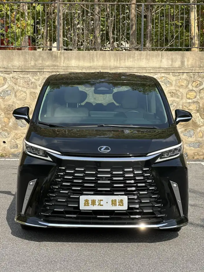 Lexus LM 2023 Model 500h DIRECT4 VI seat Respect Edition