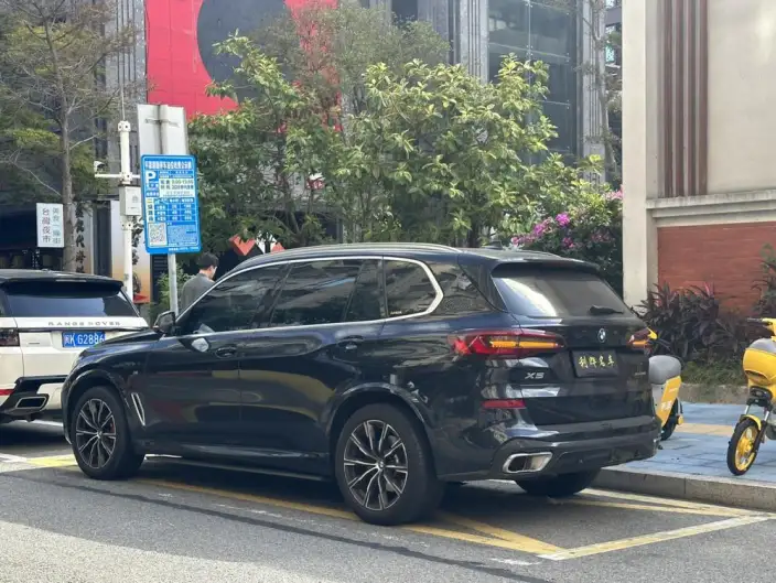 BMW X5 2022 Model Facelift xDrive 30Li Exclusive Model M Sports Set – фото 3
