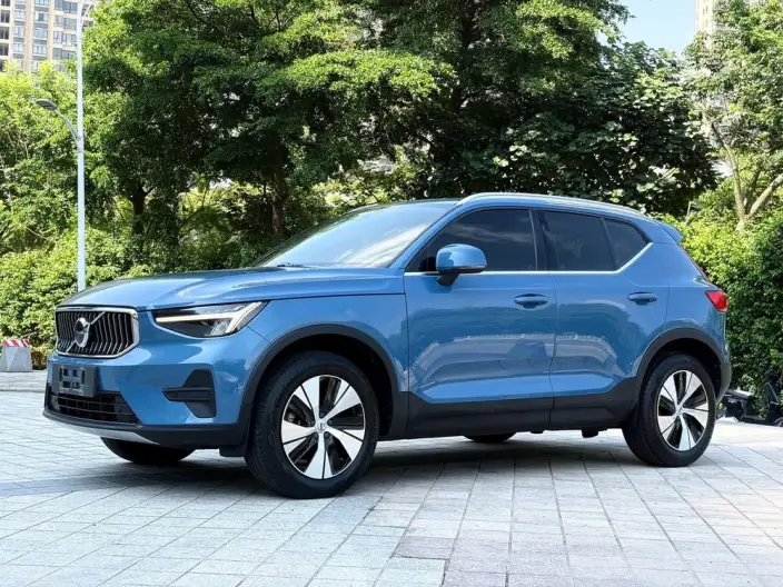 Volvo XC40 2023 Model B3 Smart Range Deluxe Edition – фото 1