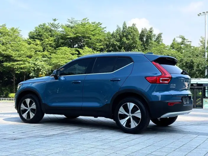Volvo XC40 2023 Model B3 Smart Range Deluxe Edition – фото 4