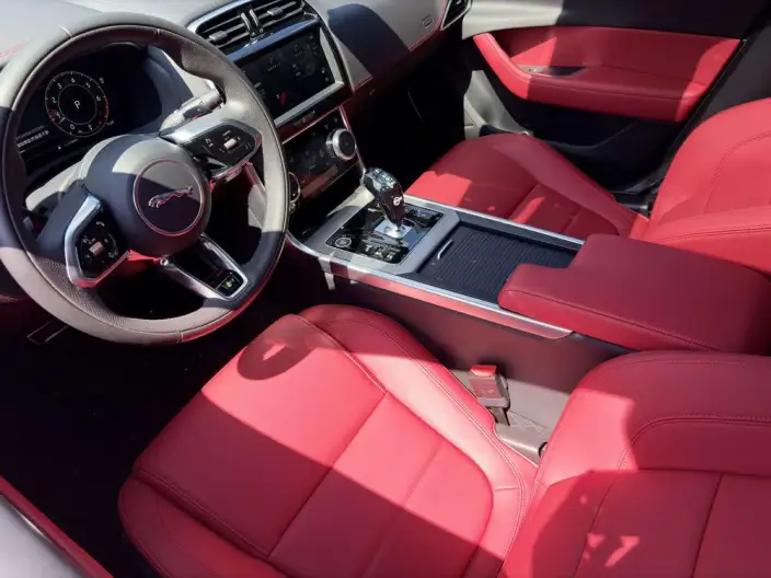 Jaguar XE L 2025 Model 2.0T 250PS R-DYNAMIC 90th Anniversary Collector Edition Edition – фото 7