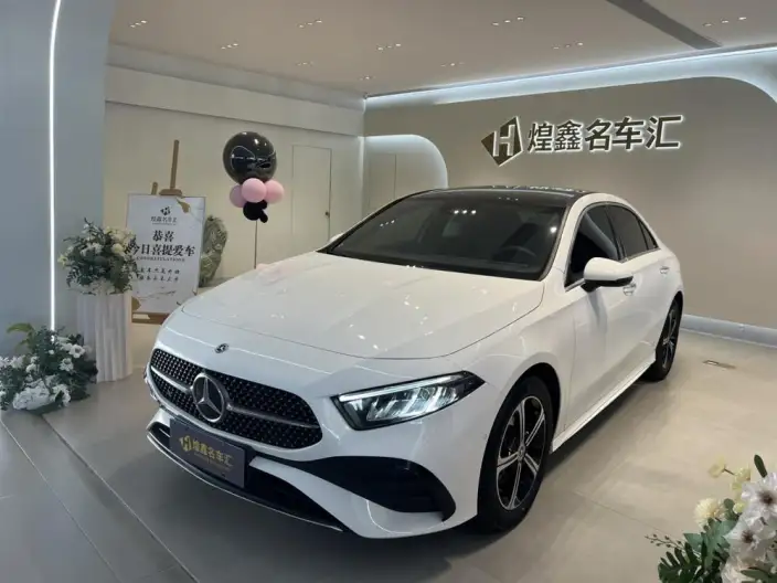 Mercedes-Benz A-class 2023 Model A 200 L Sports sedan Fashion Edition – фото 1