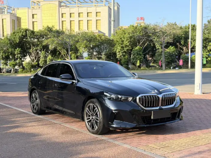 BMW 5 Series 2026 Model 530Li Exclusive Model M Sports Set – фото 3