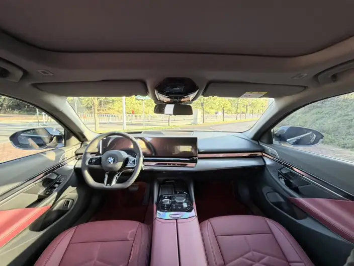 BMW 5 Series 2026 Model 530Li Exclusive Model M Sports Set – фото 6