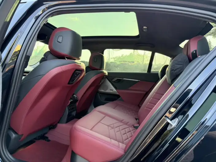 BMW 5 Series 2026 Model 530Li Exclusive Model M Sports Set – фото 9