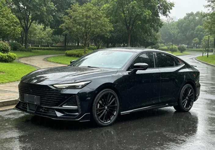 Changan UNI-V 2023 Model 1.5T Sports Edition – фото 1