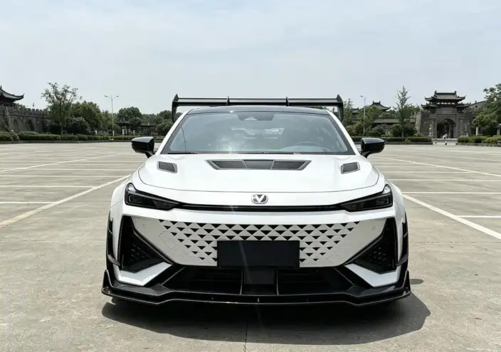 Changan UNI-V 2024 Model 1.5T Exclusive Model – фото 2
